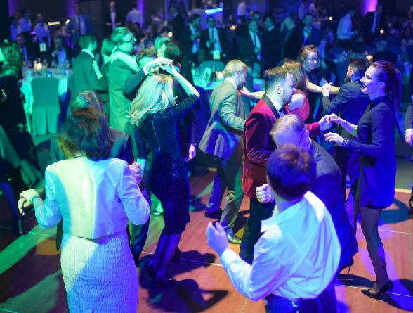Zabawa karnawałowa z okazji 25-lecia Fundacji Gajusz - tańce na parkiecie