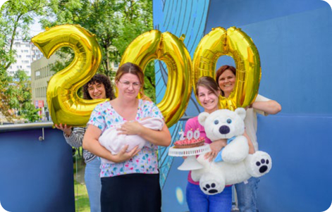 Działo się w 2024, pojedyncze grafiki składające się na całość przedstawiające 200. noworodka, odnowiony pałac, spotkanie oraz ulotkę perinatalną