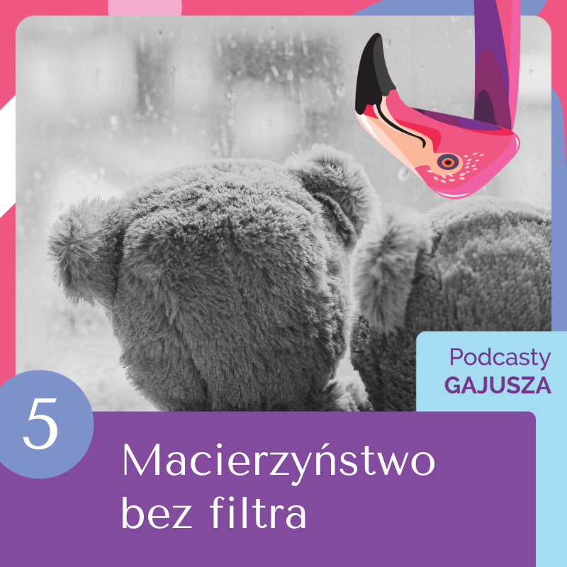 Okładka audiobooka „Macierzyństwo bez filtra” – przytulone pluszaki wpatrują się w okno, za oknem pada deszcz.
