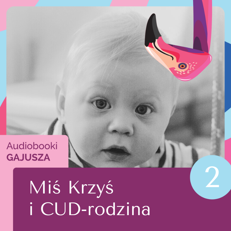 Okładka audiobooka „Miś Krzyś i CUD-rodzina" – małe dziecko w pokoju patrzy prosto w obiektyw aparatu.